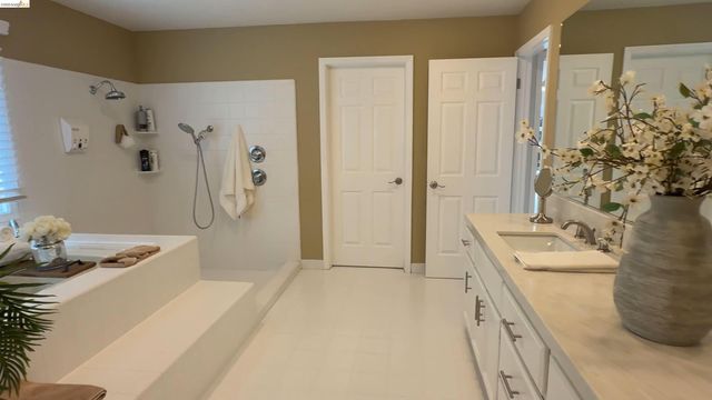 91 Shell Pl, Discovery Bay, CA 94505