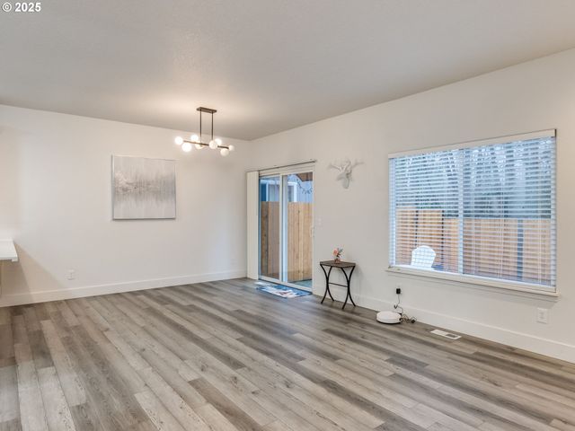 18067 Sw NIKS Dr, Beaverton, OR 97003