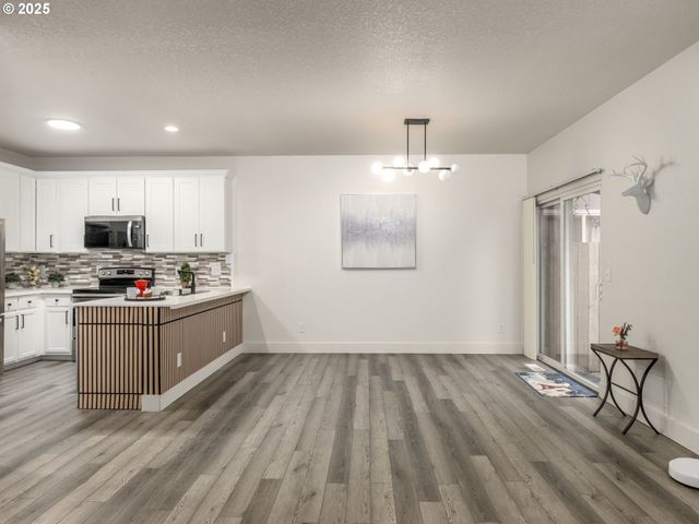 18067 Sw NIKS Dr, Beaverton, OR 97003