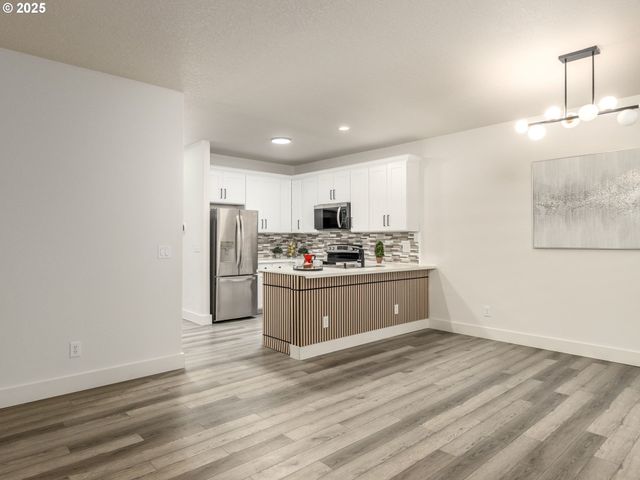 18067 Sw NIKS Dr, Beaverton, OR 97003