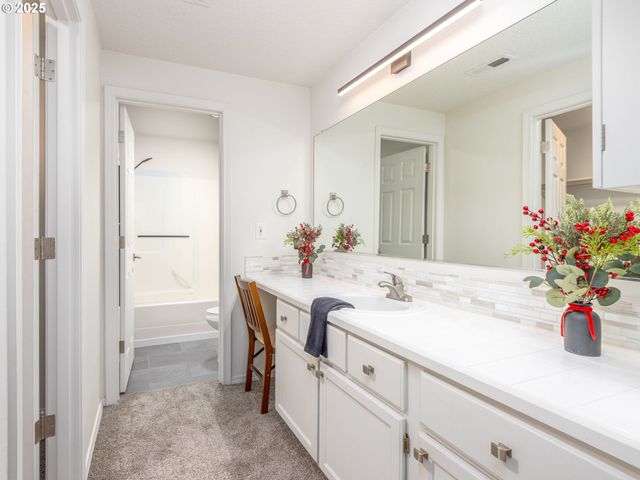 18067 Sw NIKS Dr, Beaverton, OR 97003