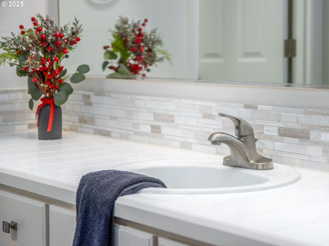 18067 Sw NIKS Dr, Beaverton, OR 97003