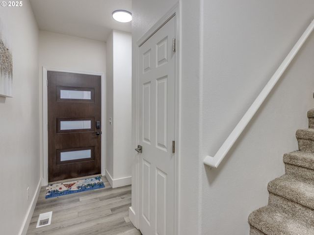 18067 Sw NIKS Dr, Beaverton, OR 97003