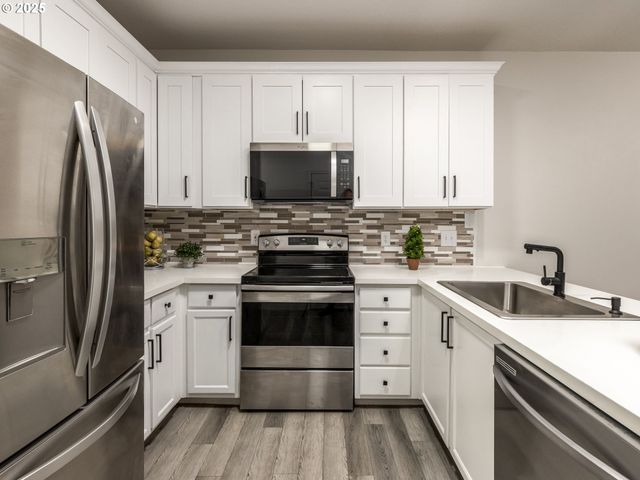 18067 Sw NIKS Dr, Beaverton, OR 97003