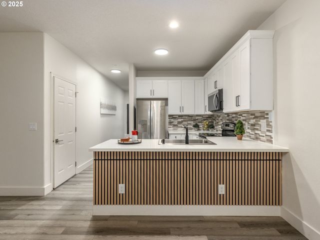 18067 Sw NIKS Dr, Beaverton, OR 97003