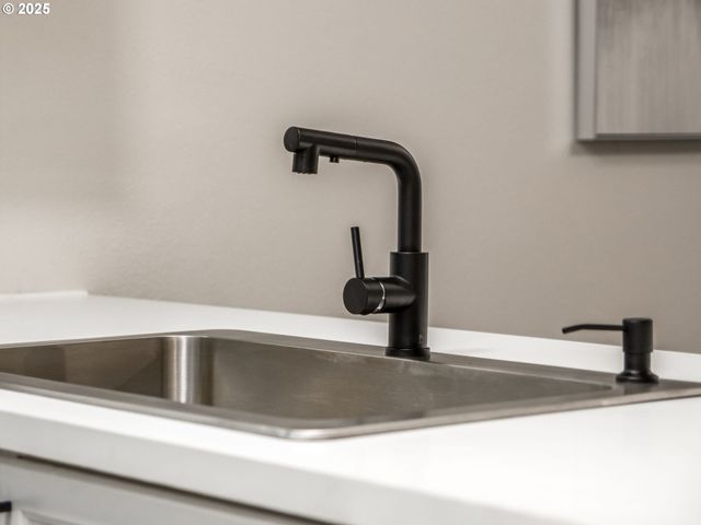 18067 Sw NIKS Dr, Beaverton, OR 97003