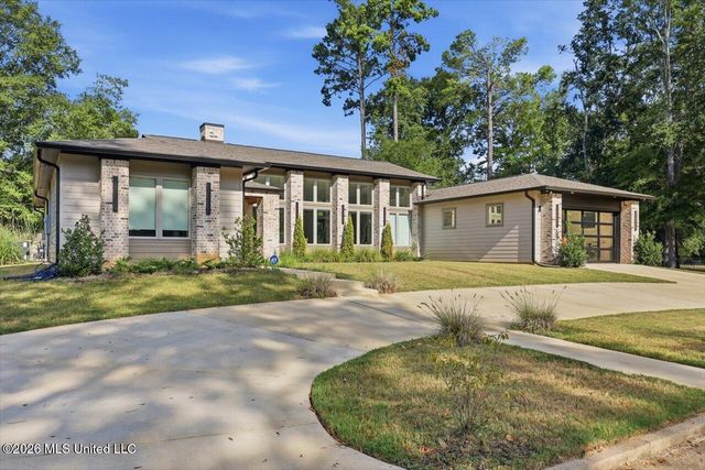 3 Carter Grove, Jackson, MS 39211