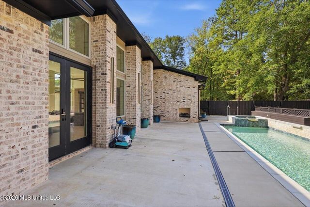 3 Carter Grove, Jackson, MS 39211