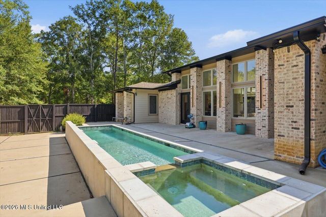 3 Carter Grove, Jackson, MS 39211