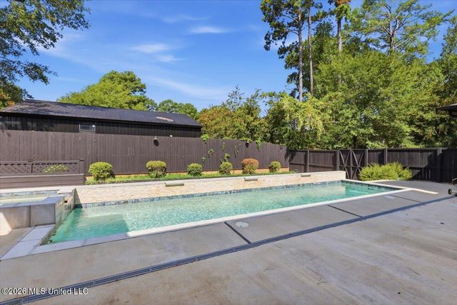 3 Carter Grove, Jackson, MS 39211