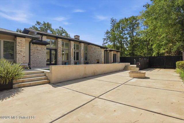 3 Carter Grove, Jackson, MS 39211