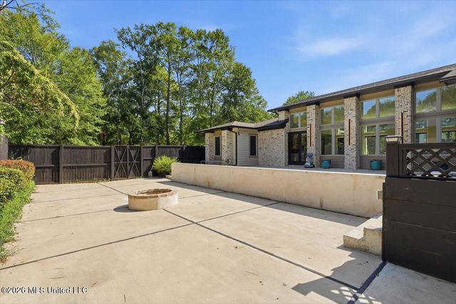 3 Carter Grove, Jackson, MS 39211