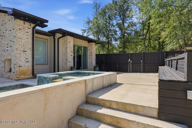 3 Carter Grove, Jackson, MS 39211