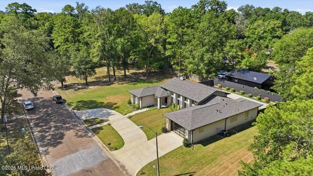3 Carter Grove, Jackson, MS 39211