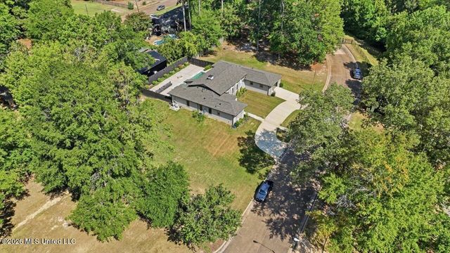 3 Carter Grove, Jackson, MS 39211