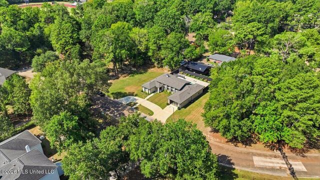 3 Carter Grove, Jackson, MS 39211