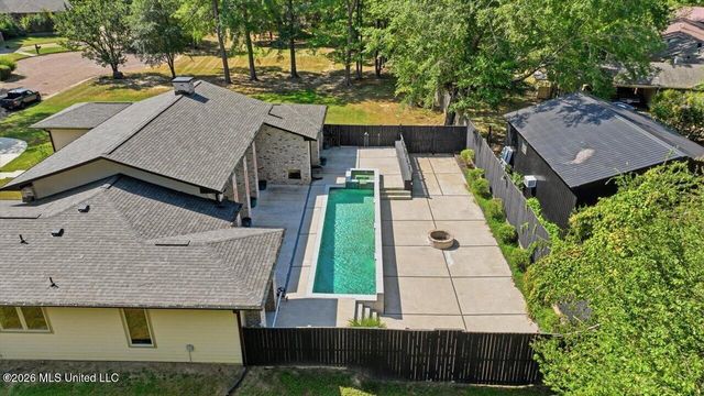 3 Carter Grove, Jackson, MS 39211