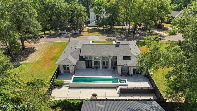 3 Carter Grove, Jackson, MS 39211