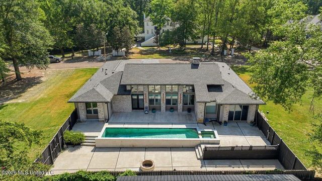 3 Carter Grove, Jackson, MS 39211
