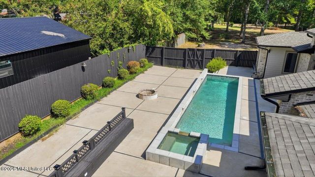 3 Carter Grove, Jackson, MS 39211