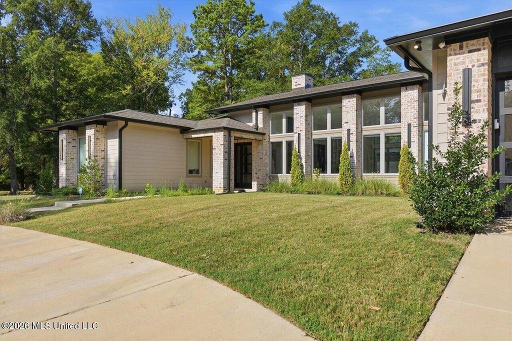 3 Carter Grove, Jackson, MS 39211