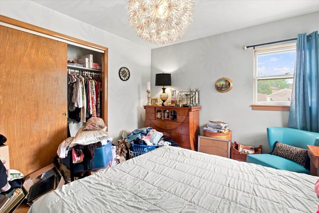 6105 N LOWELL Avenue, Chicago, IL 60646
