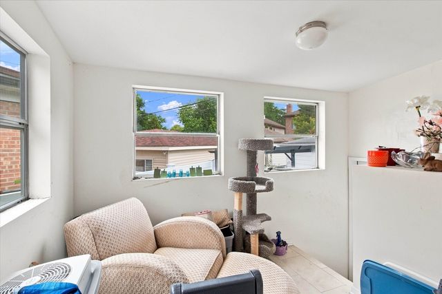 6105 N LOWELL Avenue, Chicago, IL 60646
