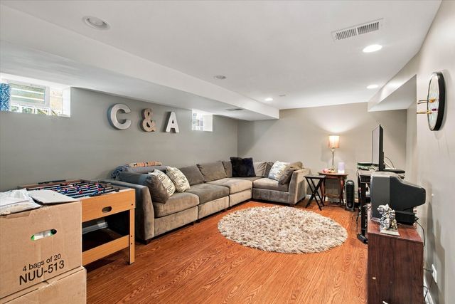 6105 N LOWELL Avenue, Chicago, IL 60646