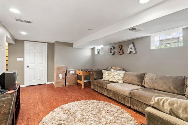 6105 N LOWELL Avenue, Chicago, IL 60646