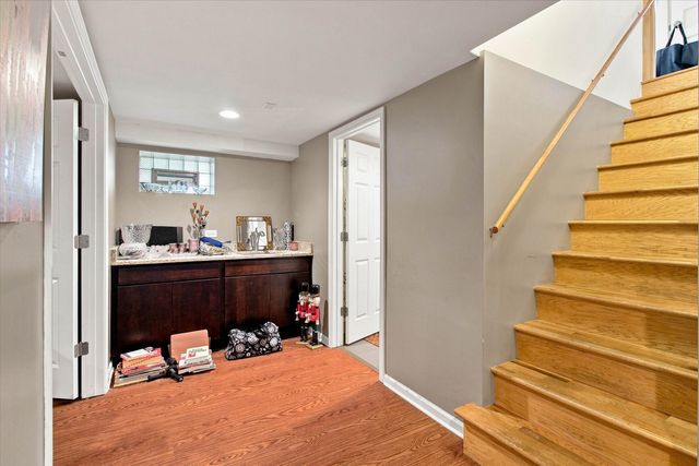 6105 N LOWELL Avenue, Chicago, IL 60646