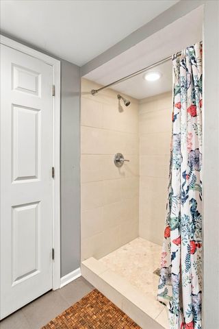 6105 N LOWELL Avenue, Chicago, IL 60646