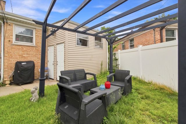 6105 N LOWELL Avenue, Chicago, IL 60646