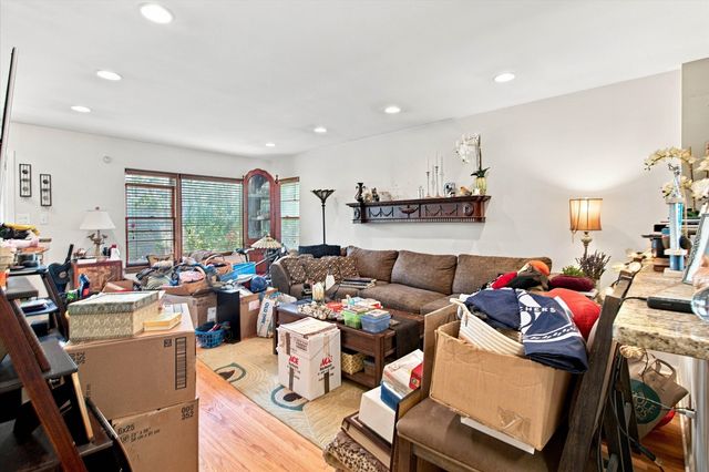 6105 N LOWELL Avenue, Chicago, IL 60646