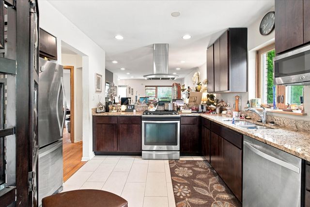 6105 N LOWELL Avenue, Chicago, IL 60646
