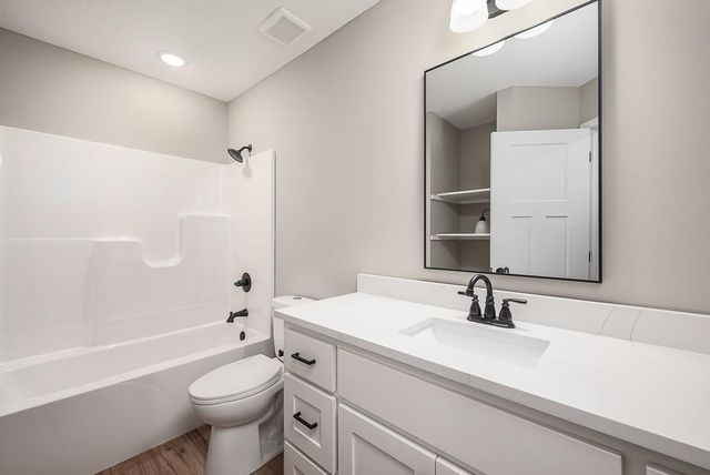 1320 N 159th Street, Basehor, KS 66007