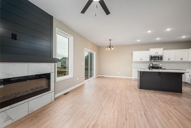 1320 N 159th Street, Basehor, KS 66007