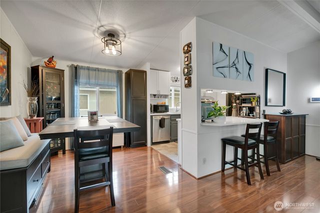 15271 Oak Drive, Renton, WA 98058