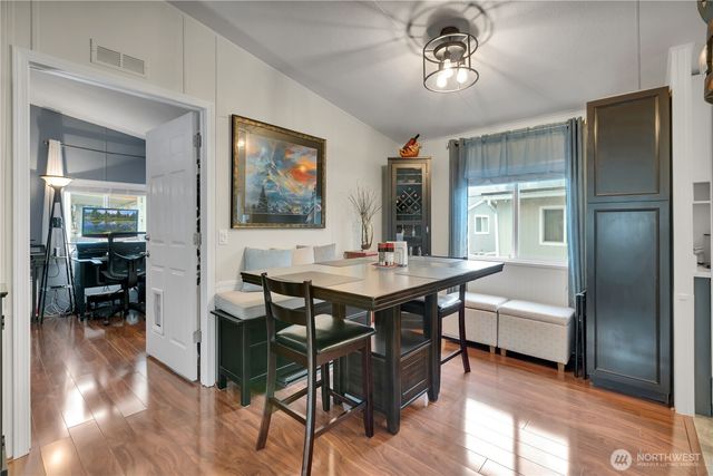 15271 Oak Drive, Renton, WA 98058