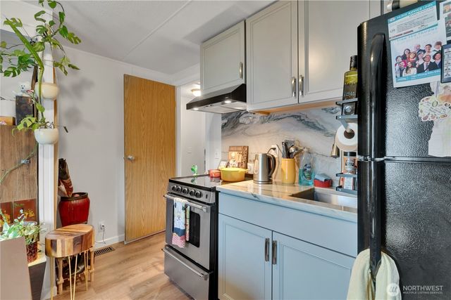 15271 Oak Drive, Renton, WA 98058