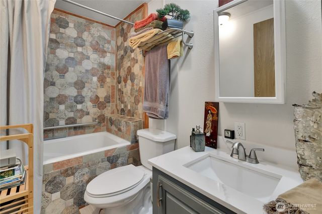 15271 Oak Drive, Renton, WA 98058