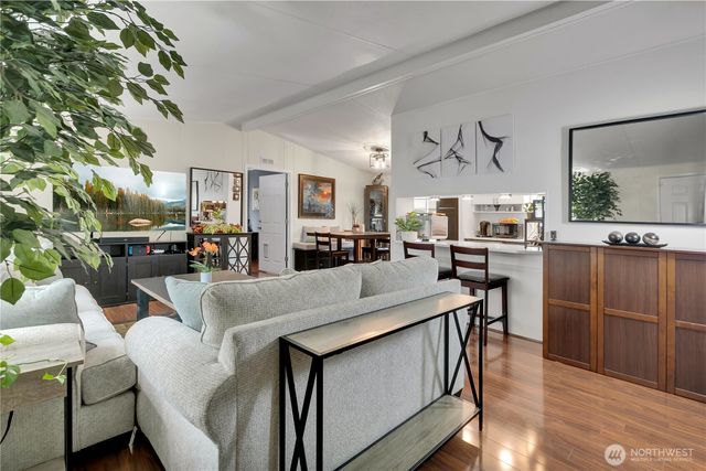 15271 Oak Drive, Renton, WA 98058