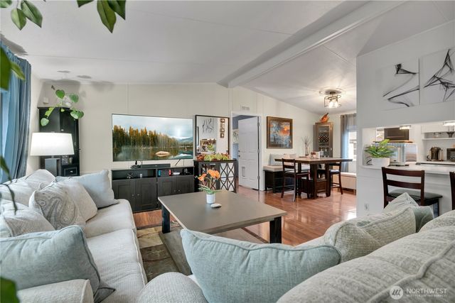 15271 Oak Drive, Renton, WA 98058