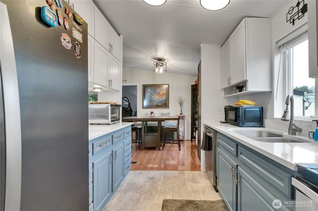 15271 Oak Drive, Renton, WA 98058