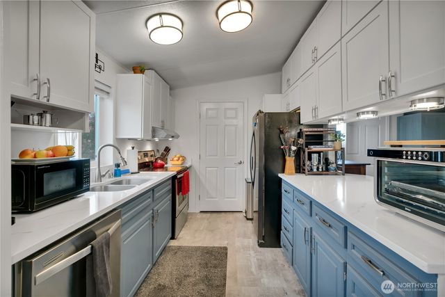 15271 Oak Drive, Renton, WA 98058