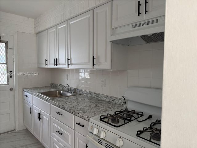 9283 SW 39th Street, Miami, FL 33165