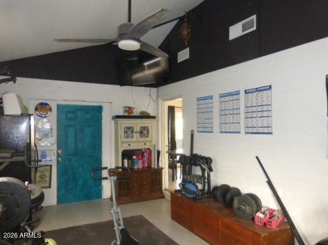 302 W GREENWICH Road, Kearny, AZ 85137