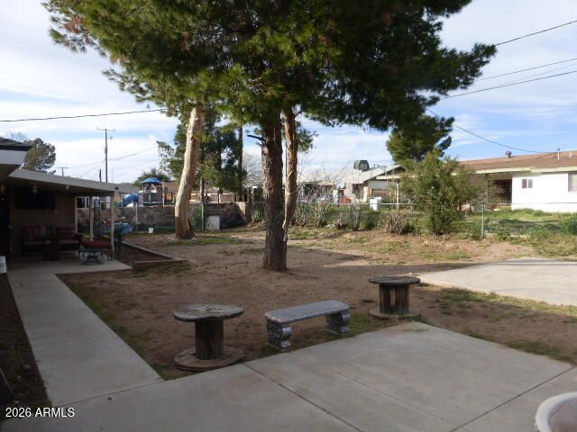 302 W GREENWICH Road, Kearny, AZ 85137