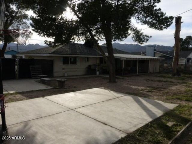 302 W GREENWICH Road, Kearny, AZ 85137