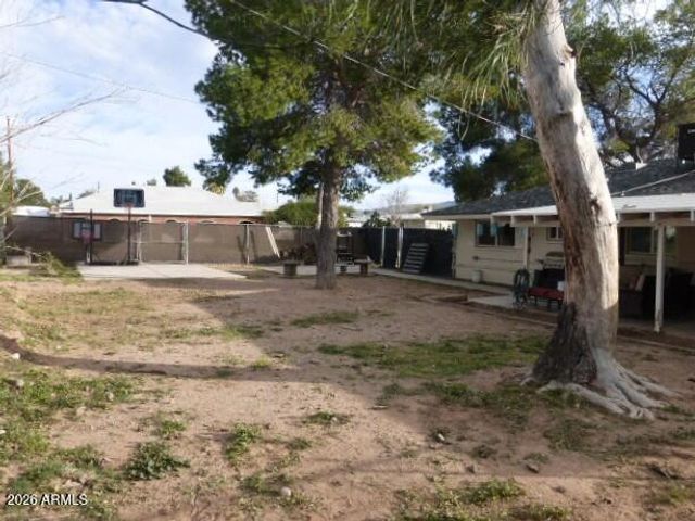 302 W GREENWICH Road, Kearny, AZ 85137