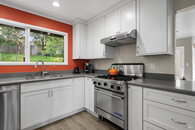 1312 Foothill Dr, Healdsburg, CA 95448